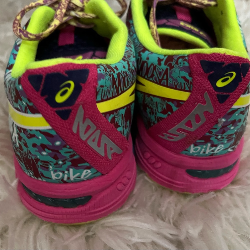 ASICS running shoes. - Picture 3 of 7
